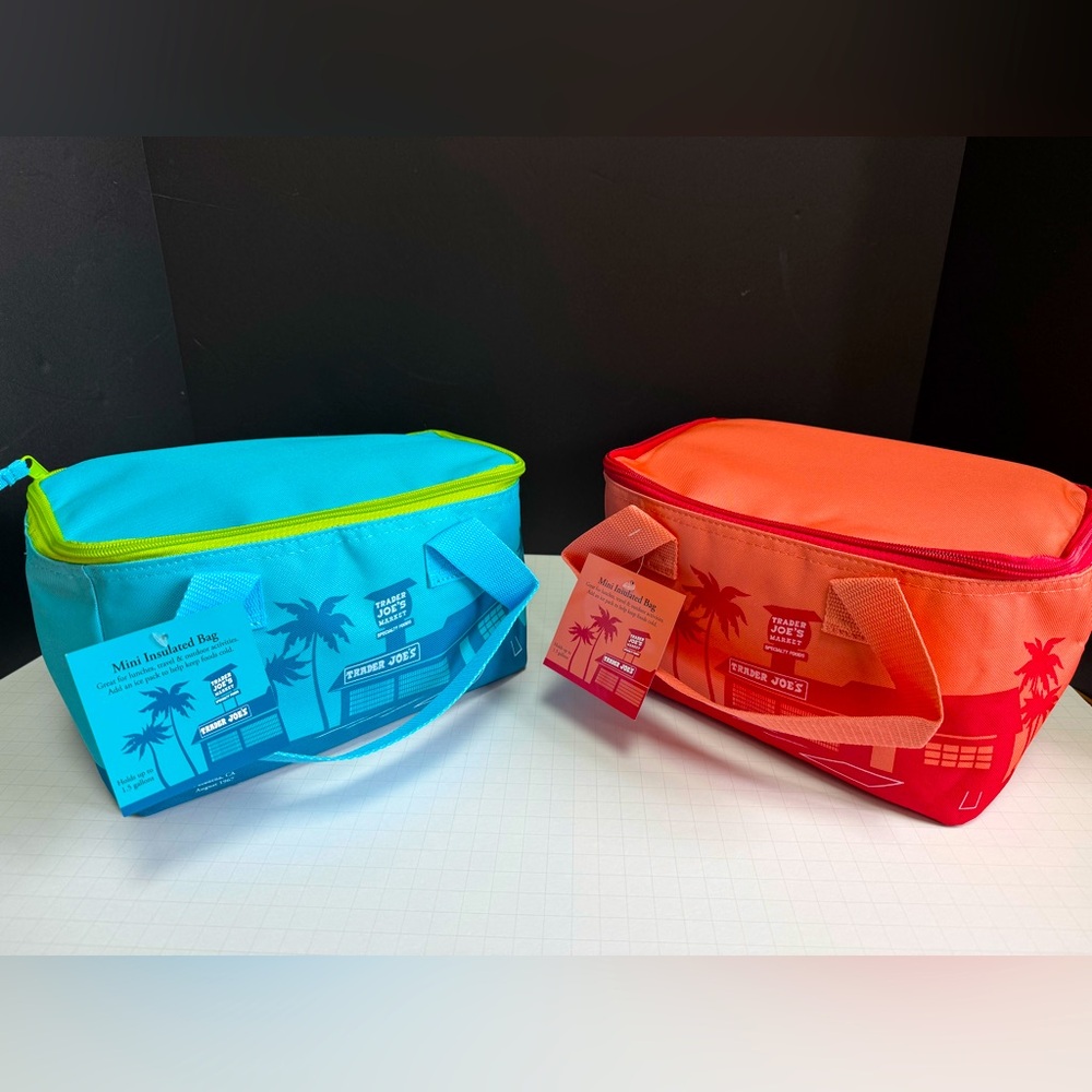 Trader Joe’s Blue and Peach Color Insulated Lunch Bags.1.5 gallon.New with tags